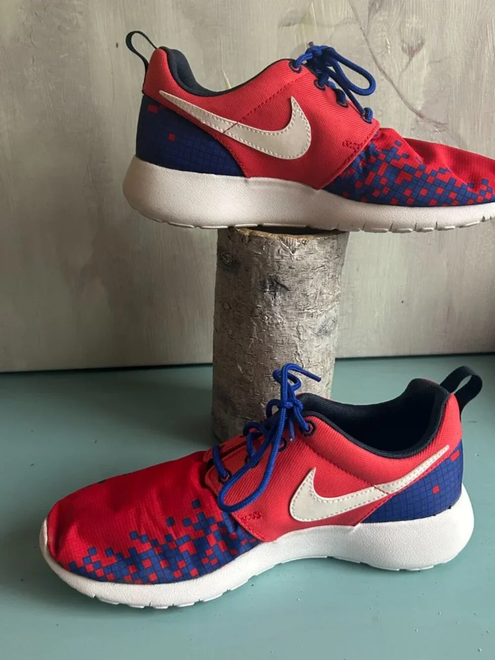 Nike Roshe One Print Pixel GS Light Crimson Blue Youth Size 5.5 Style 677782-601